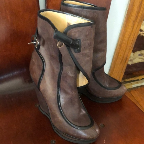 Balenciaga Stylish Brown Wedge Ankle Boots - Picture 8 of 10